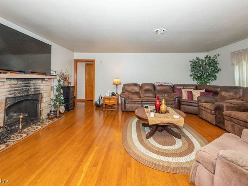 14236 W Akron Canfield Road, Berlin Center, OH 44401 Photo 5