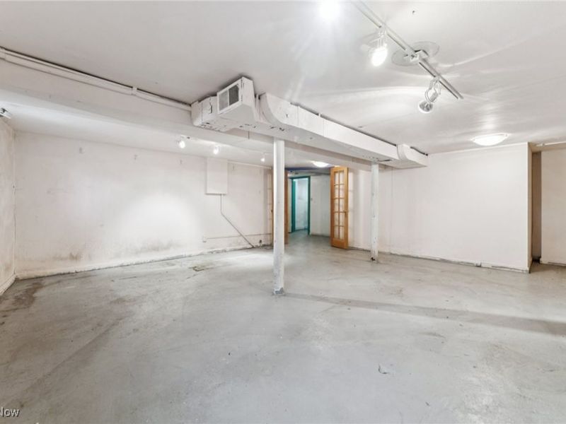 12610 Larchmere Avenue, Cleveland, OH 44120 Photo 37