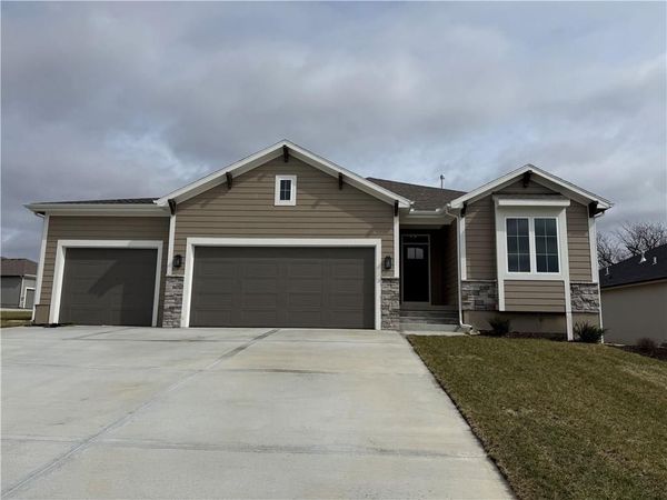 31501 W 86th Court, De Soto, KS 66018