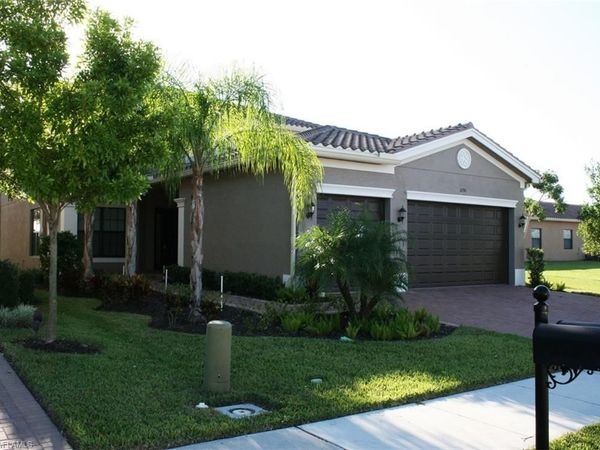 3296 Pacific DR, NAPLES, FL 34119