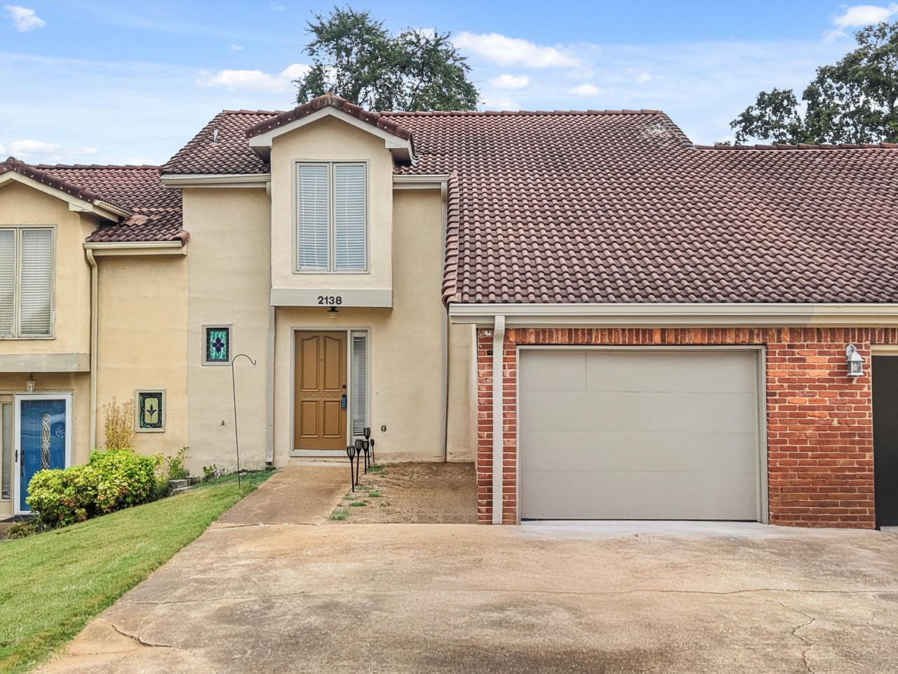 2138 Vaden Village Drive, Chattanooga, TN 37421 Main Photo