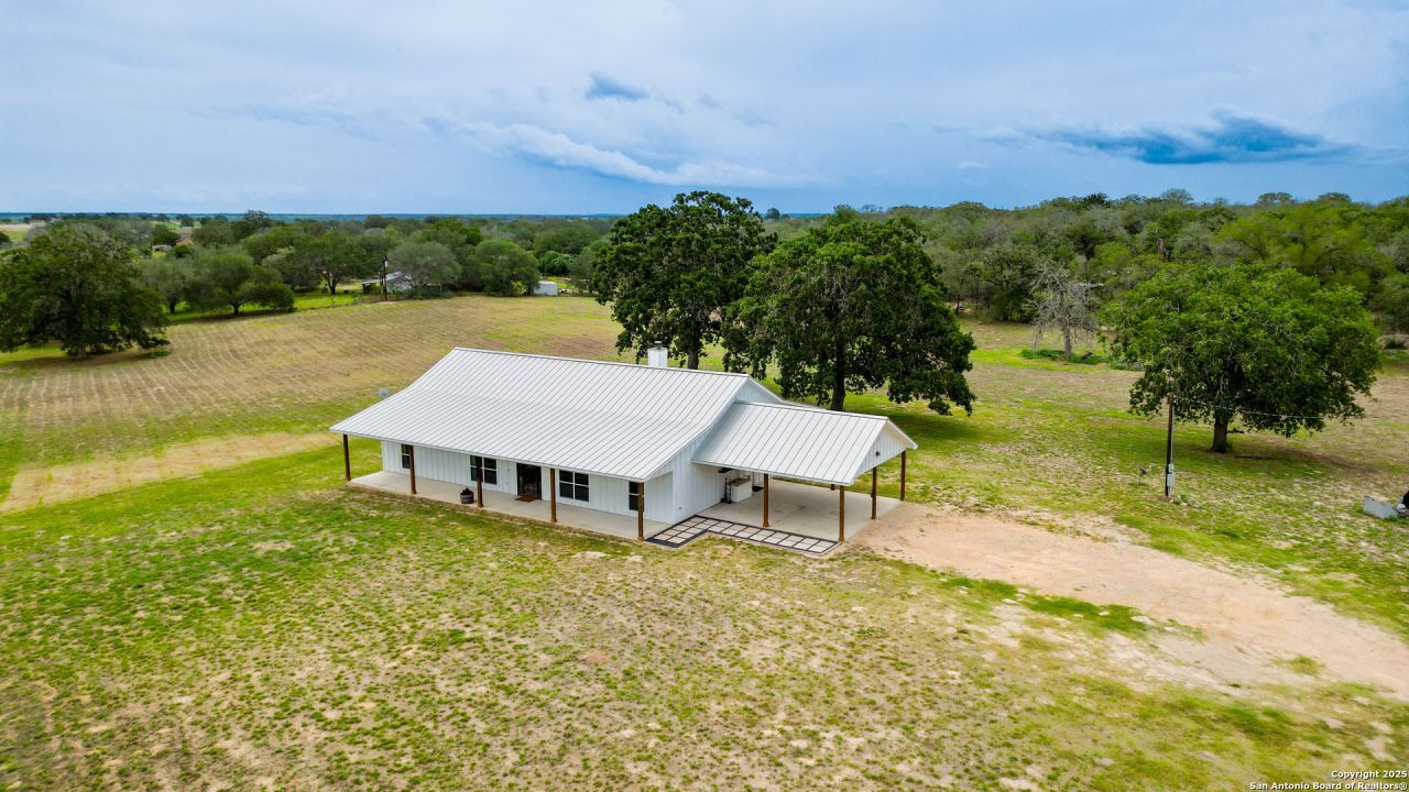 108 Santa Gertrudis, Sutherland Springs, TX 78161 Main Photo
