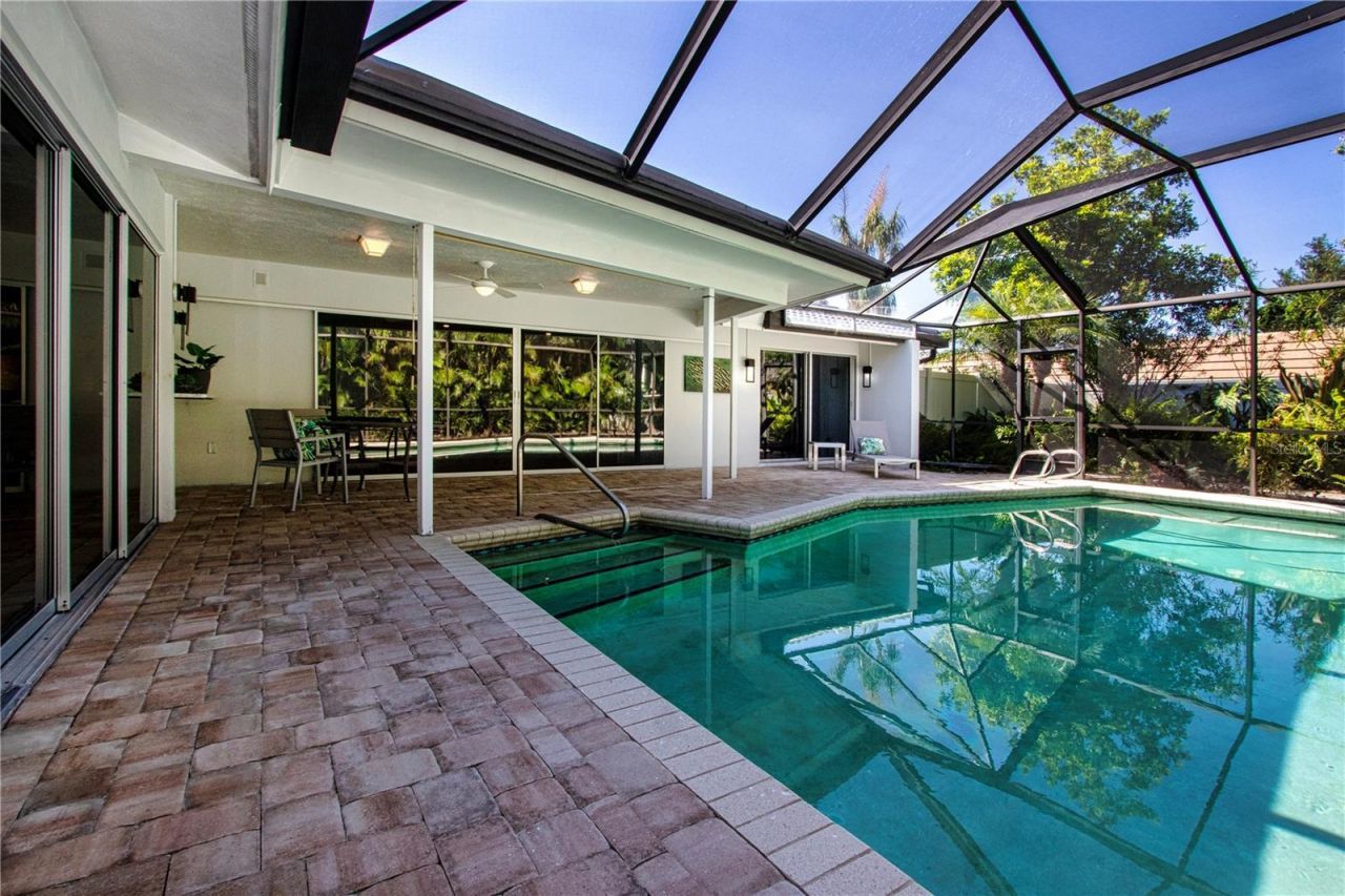 483 Partridge Circle, Sarasota, FL 34236 Photo