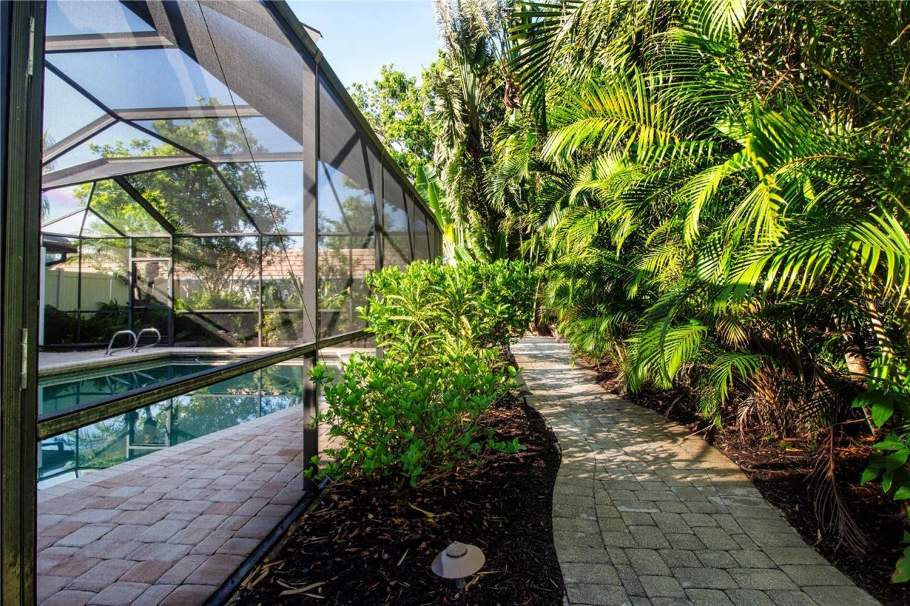 483 Partridge Circle, Sarasota, FL 34236 Photo