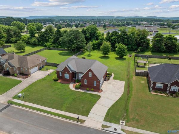 226 Twin Lakes Drive, New Market, AL 35761