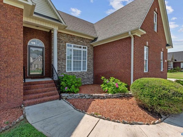 226 Twin Lakes Drive, New Market, AL 35761