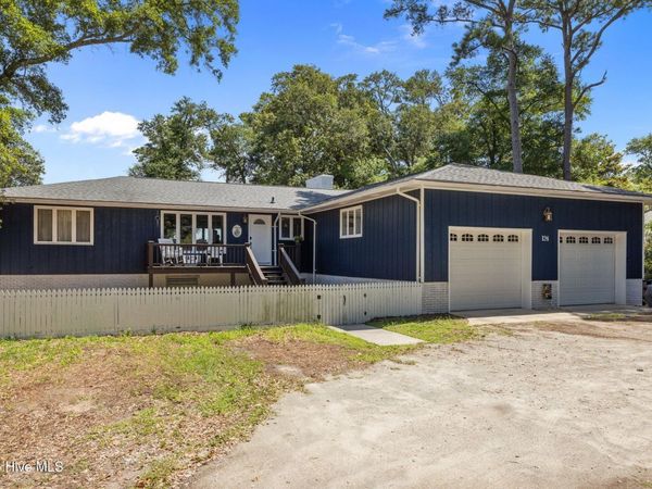 124 Oakleaf Drive, Pine Knoll Shores, NC 28512