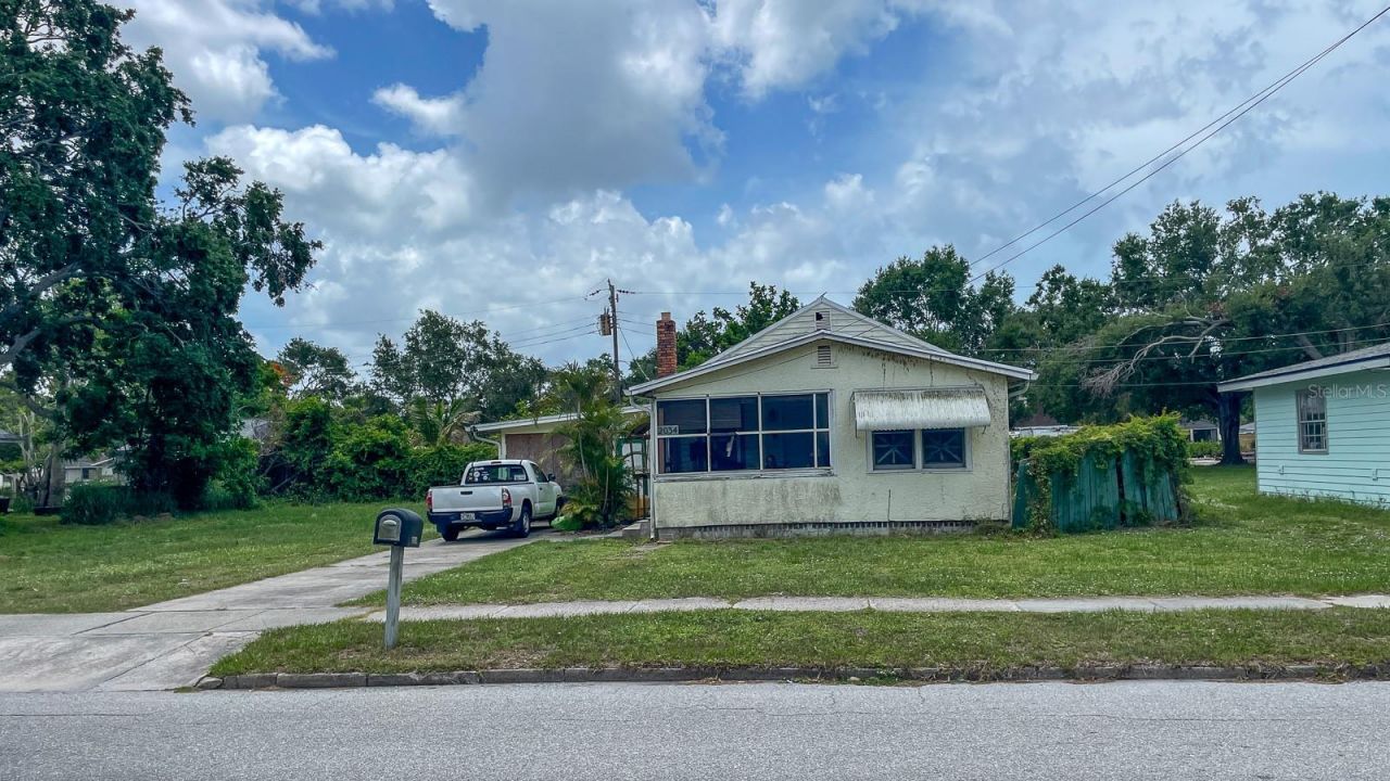 2050-2026 10th, Sarasota, FL 34237 Photo