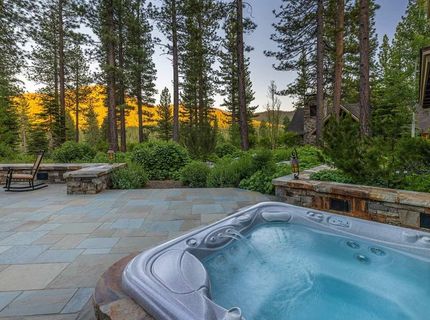 8133 Valhalla Drive, Truckee, CA 96161 Photo