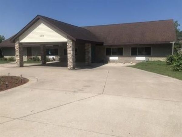 5918 Park Ridge Rd, Loves Park, IL 61111