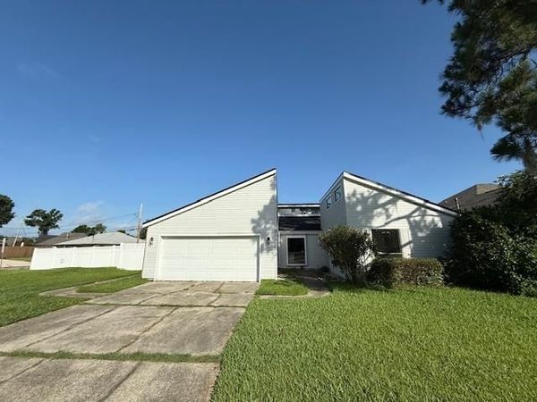 51 Dunleith Dr, Destrehan, LA 70047