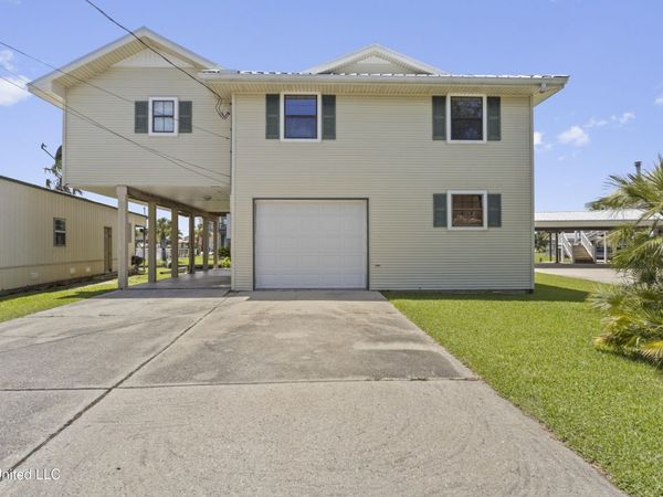 855 Dove Boulevard, Bay Saint Louis, MS 39520