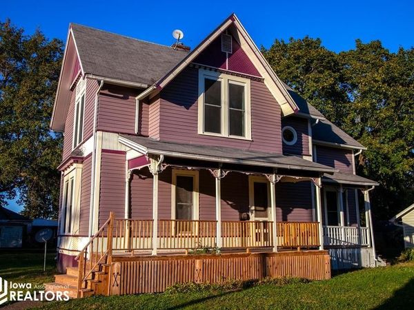 201 E Kirkwood Avenue, Fairfield, IA 52556