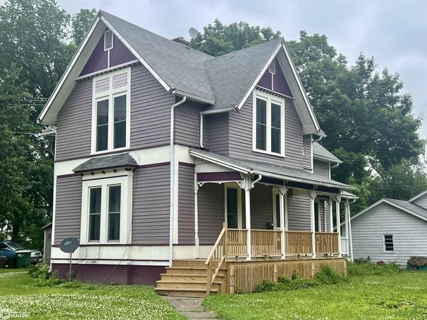 201 E Kirkwood Avenue, Fairfield, IA 52556