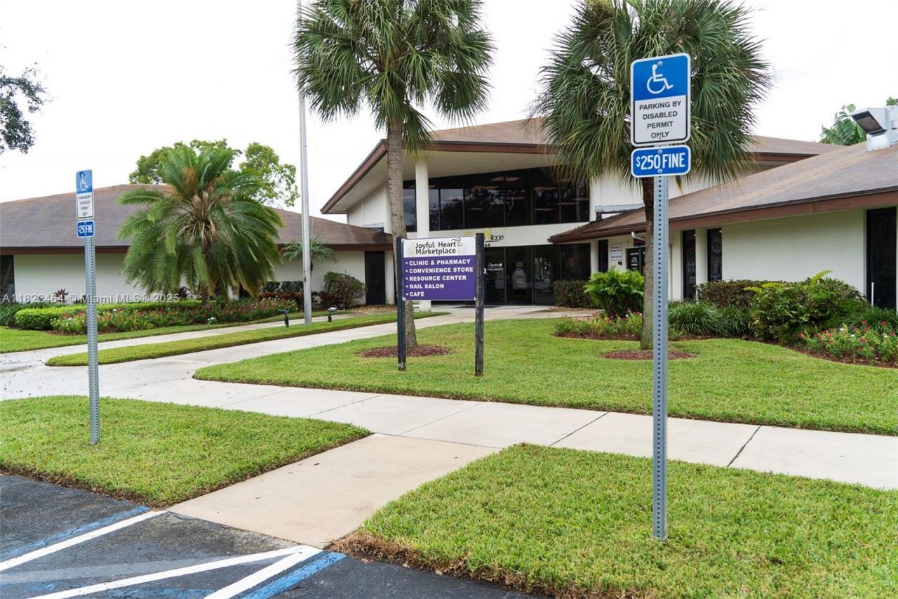 12500 SW 5th Ct, Unit 112M, Pembroke Pines, FL 33027 Photo