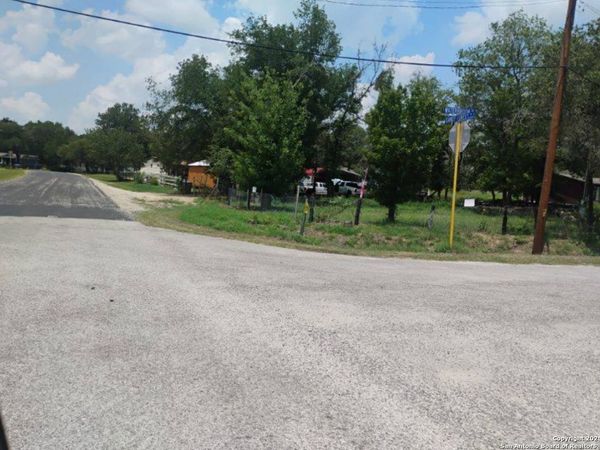 3903 Waterbrook, Elmendorf, TX 78112