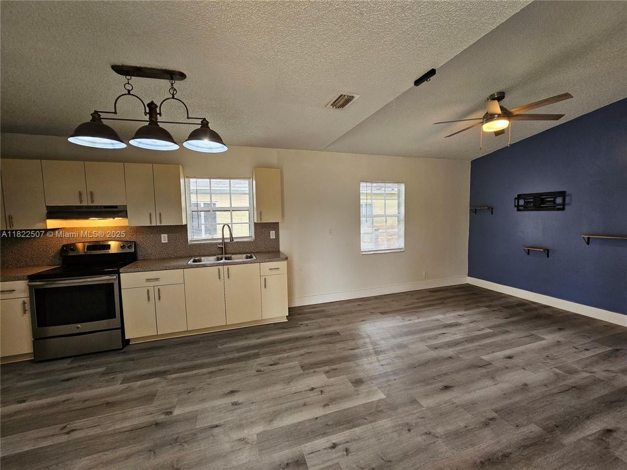 800 NW 15th Ave, Fort Lauderdale, FL 33311 Photo