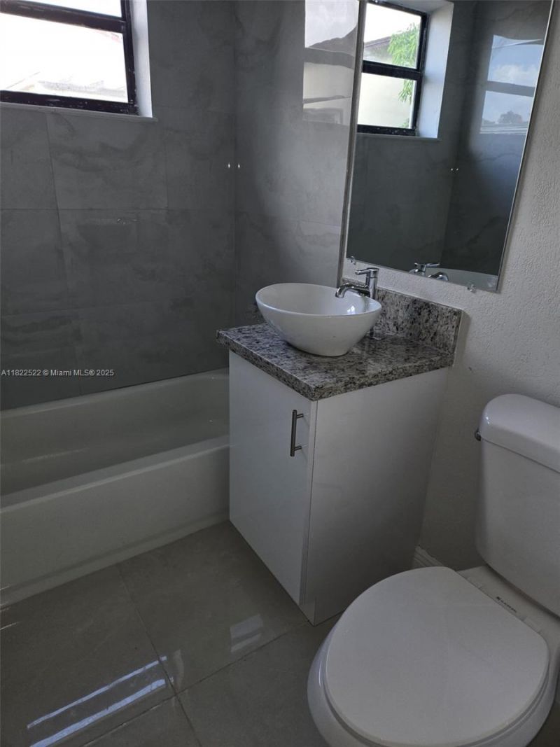 257 E 38th St, Hialeah, FL 33013 Photo