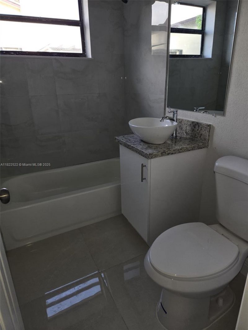 257 E 38th St, Hialeah, FL 33013 Photo