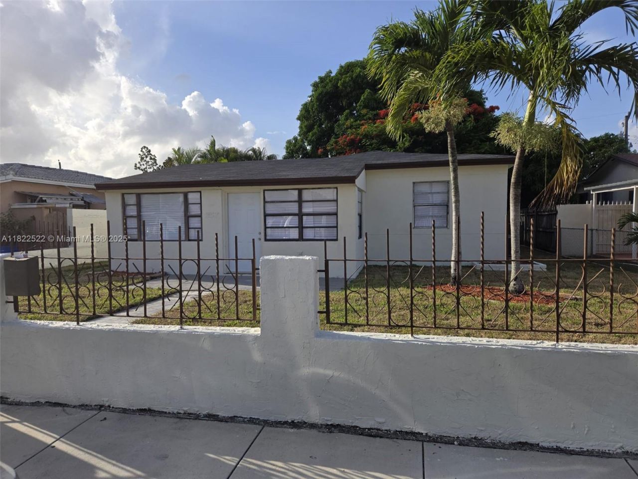 257 E 38th St, Hialeah, FL 33013 Photo
