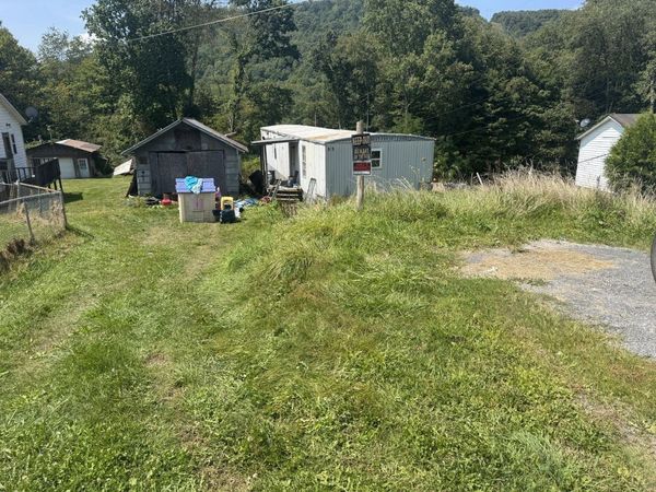 629 Leslie Subdivision Rd, Leslie, WV 25972