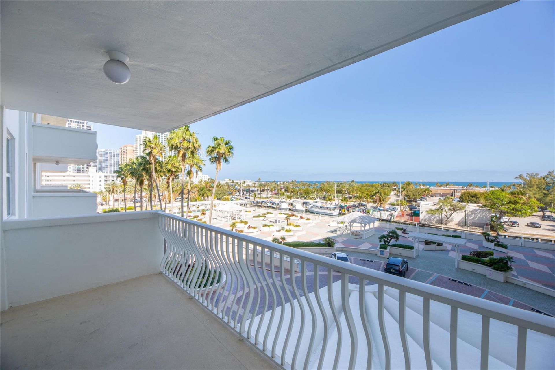 1 Las Olas Circle, Unit 404, Fort Lauderdale, FL 33316 Photo