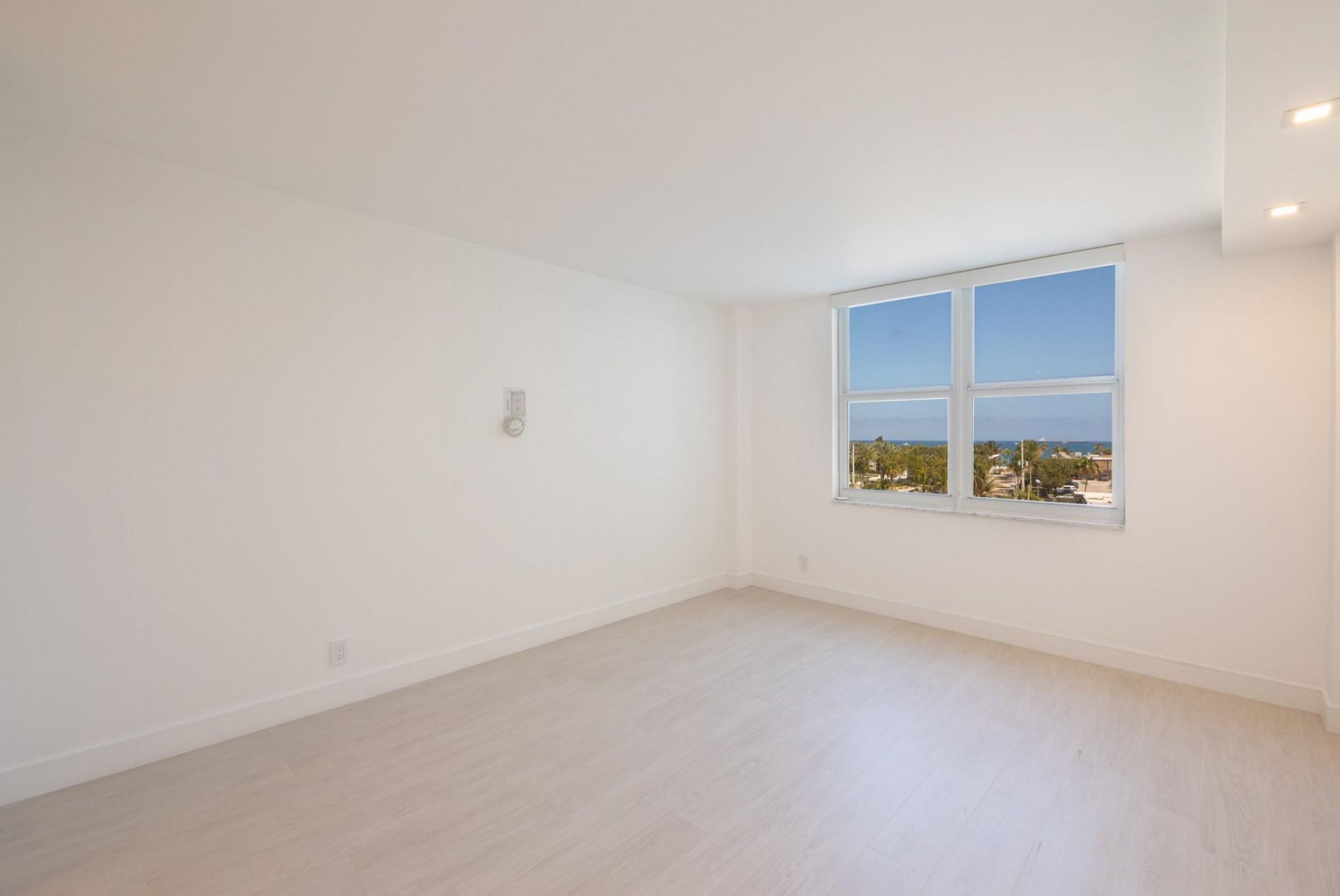 1 Las Olas Circle, Unit 404, Fort Lauderdale, FL 33316 Photo