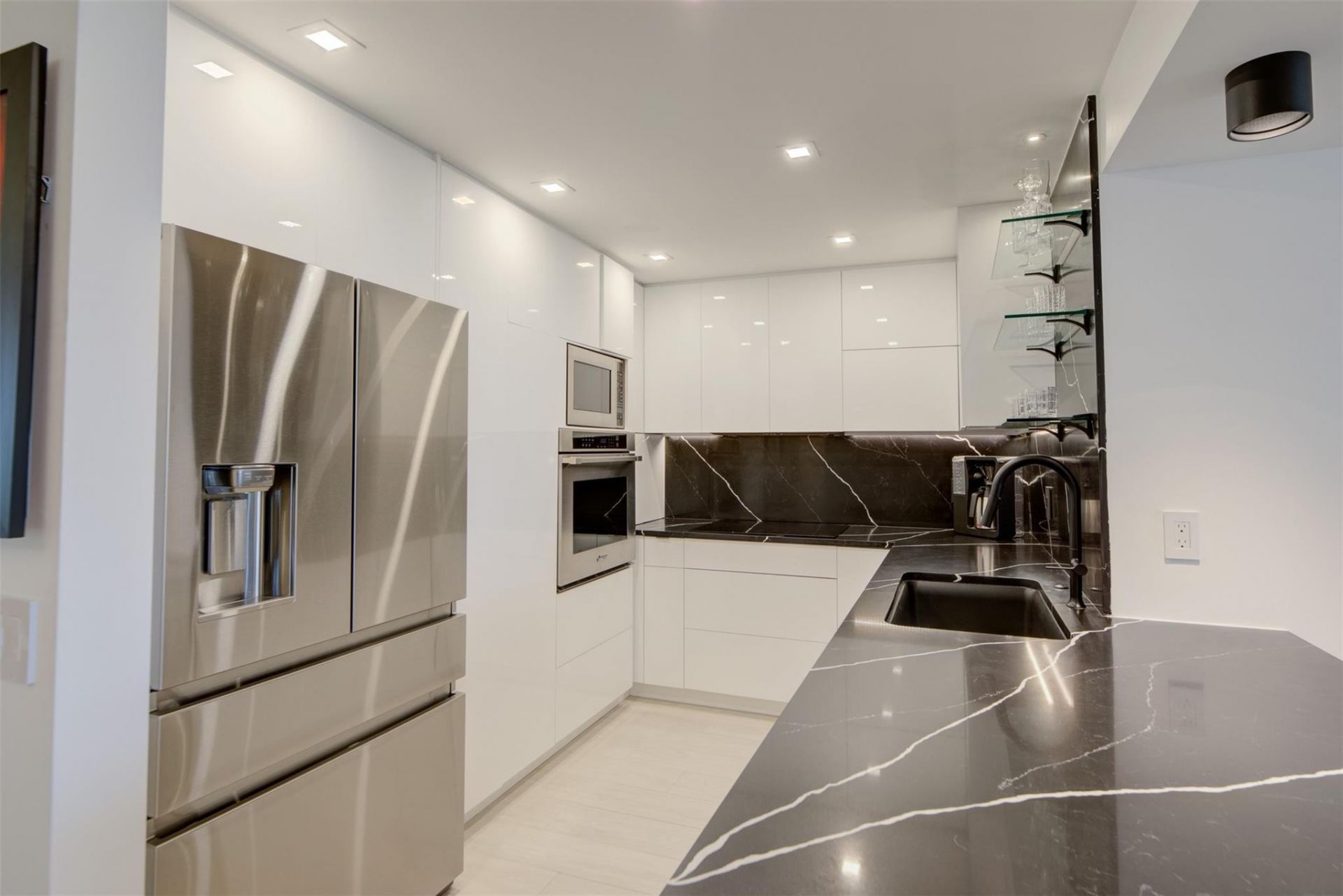 1 Las Olas Circle, Unit 404, Fort Lauderdale, FL 33316 Photo