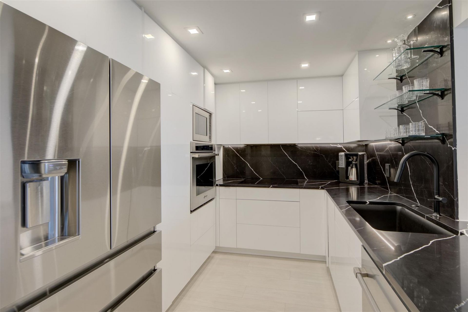 1 Las Olas Circle, Unit 404, Fort Lauderdale, FL 33316 Photo