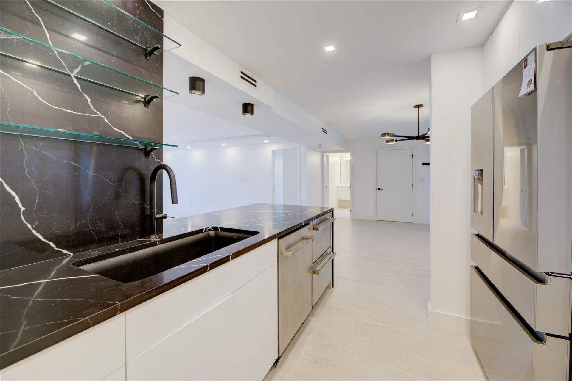 1 Las Olas Circle, Unit 404, Fort Lauderdale, FL 33316 Photo