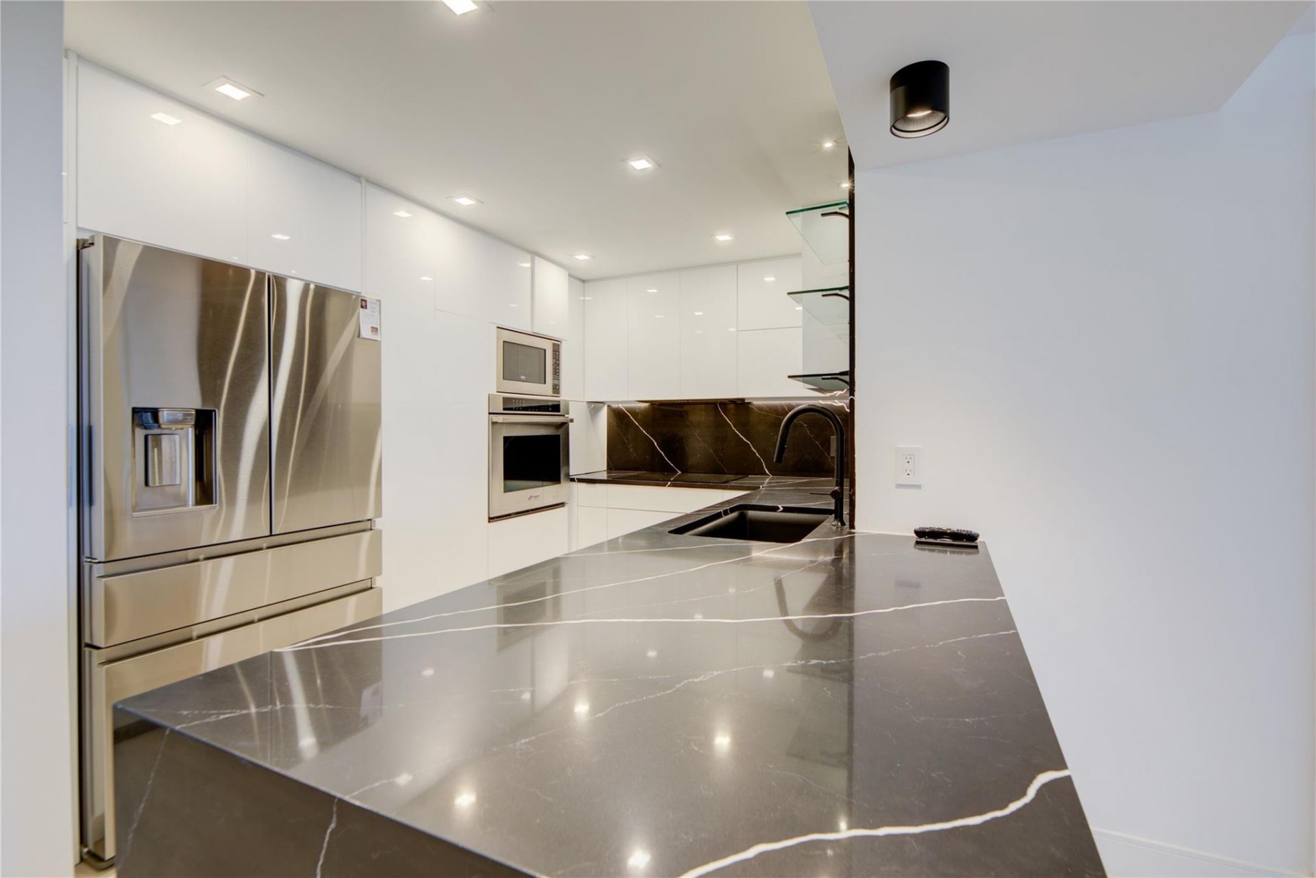 1 Las Olas Circle, Unit 404, Fort Lauderdale, FL 33316 Photo