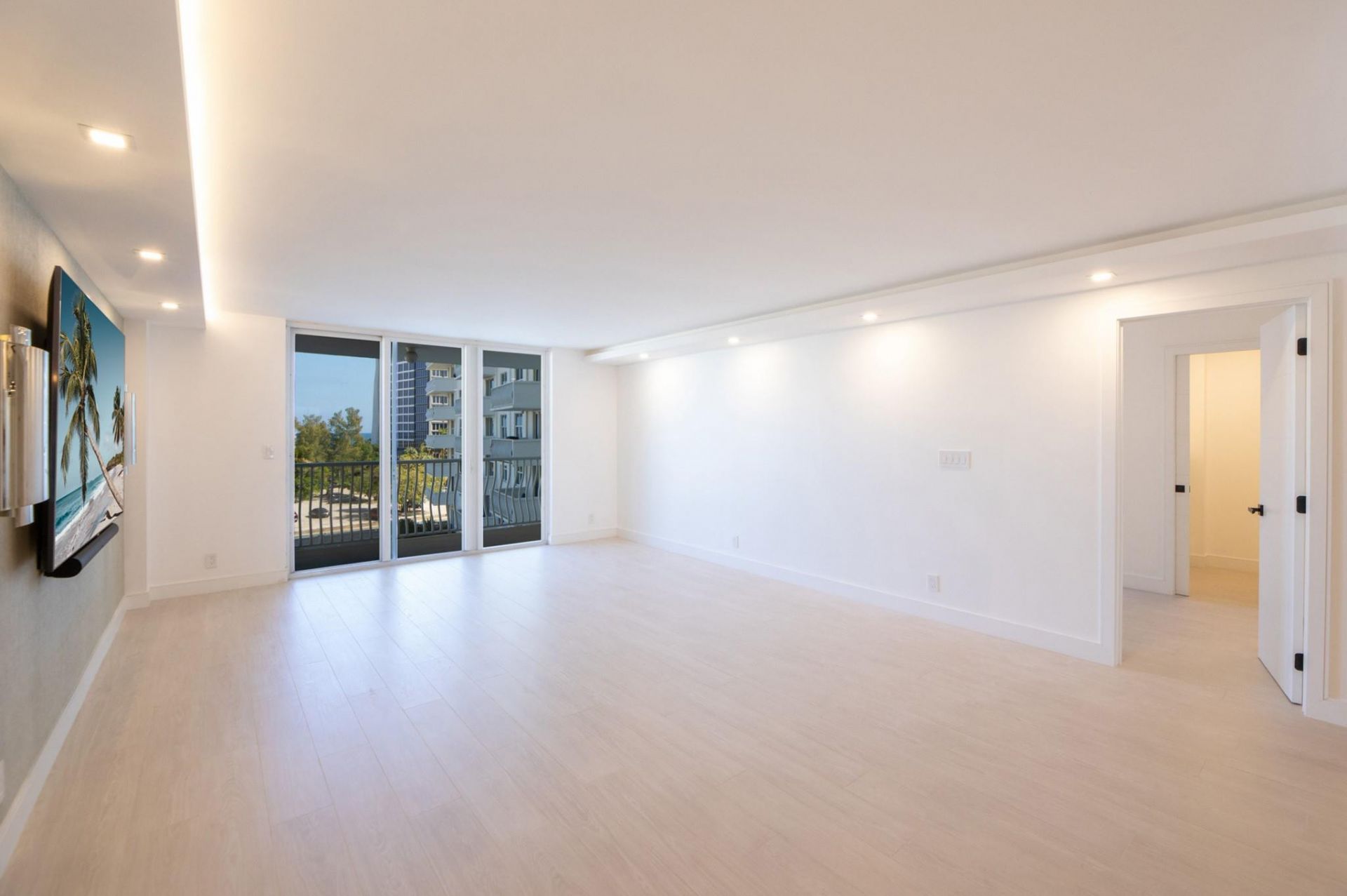 1 Las Olas Circle, Unit 404, Fort Lauderdale, FL 33316 Photo