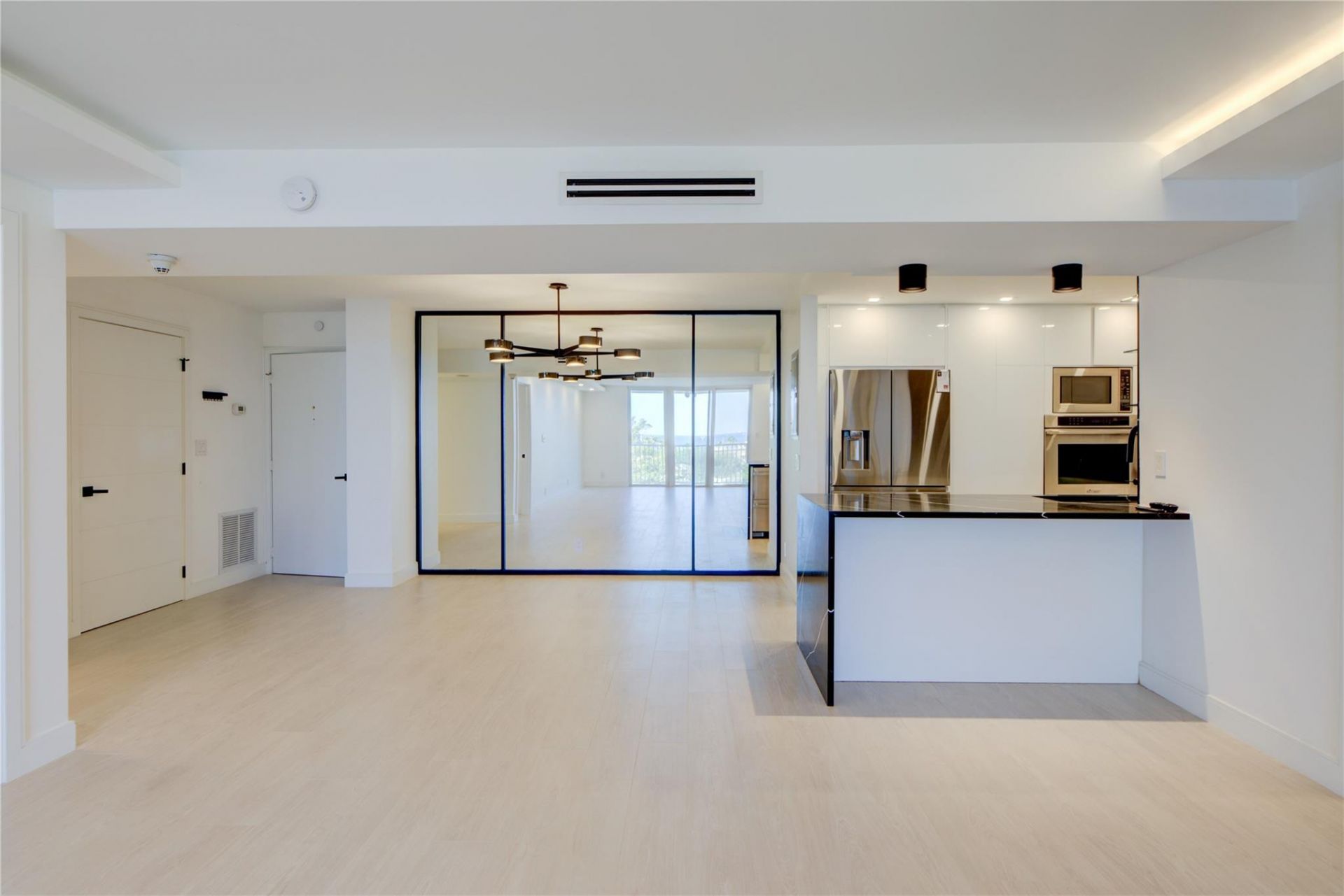 1 Las Olas Circle, Unit 404, Fort Lauderdale, FL 33316 Photo