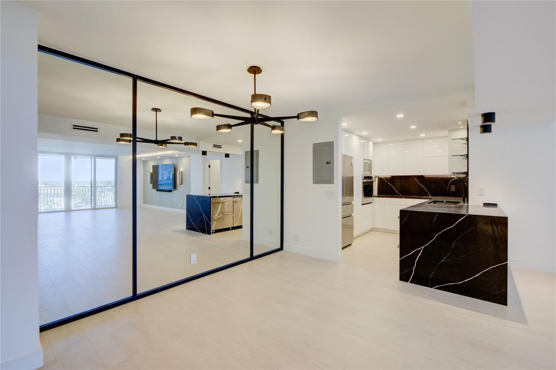 1 Las Olas Circle, Unit 404, Fort Lauderdale, FL 33316 Photo