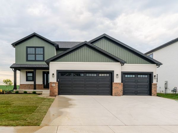 2 Bucktown Court, Bloomington, IL 61705