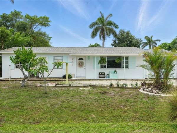 4011 Coconut CIR S, NAPLES, FL 34104