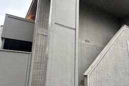 806 Greenmeadow Drive photo 4