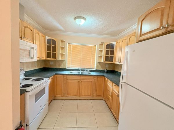 2760 W 62nd Place, Unit 203, Hialeah, FL 33016