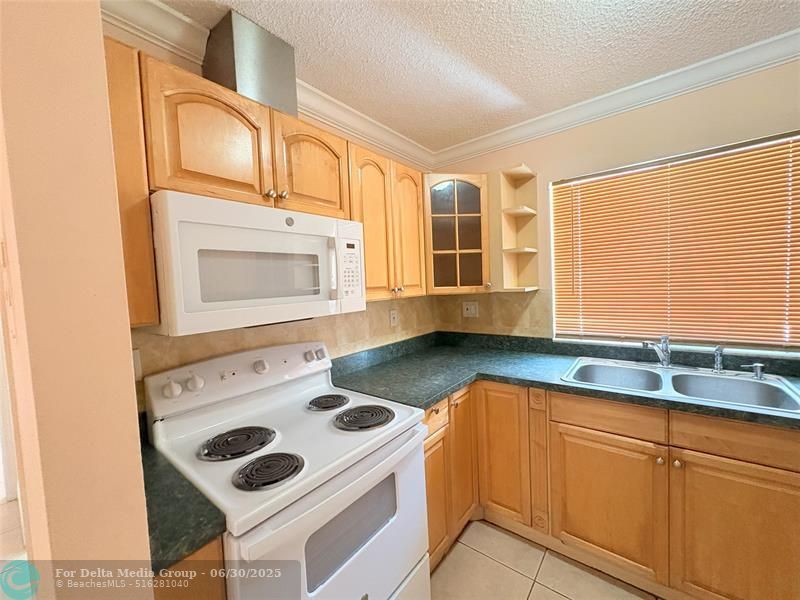 2760 W 62nd Place, Unit 203, Hialeah, FL 33016 Photo