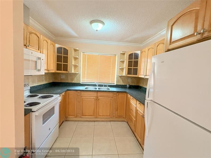 2760 W 62nd Place, Unit 203, Hialeah, FL 33016 Photo