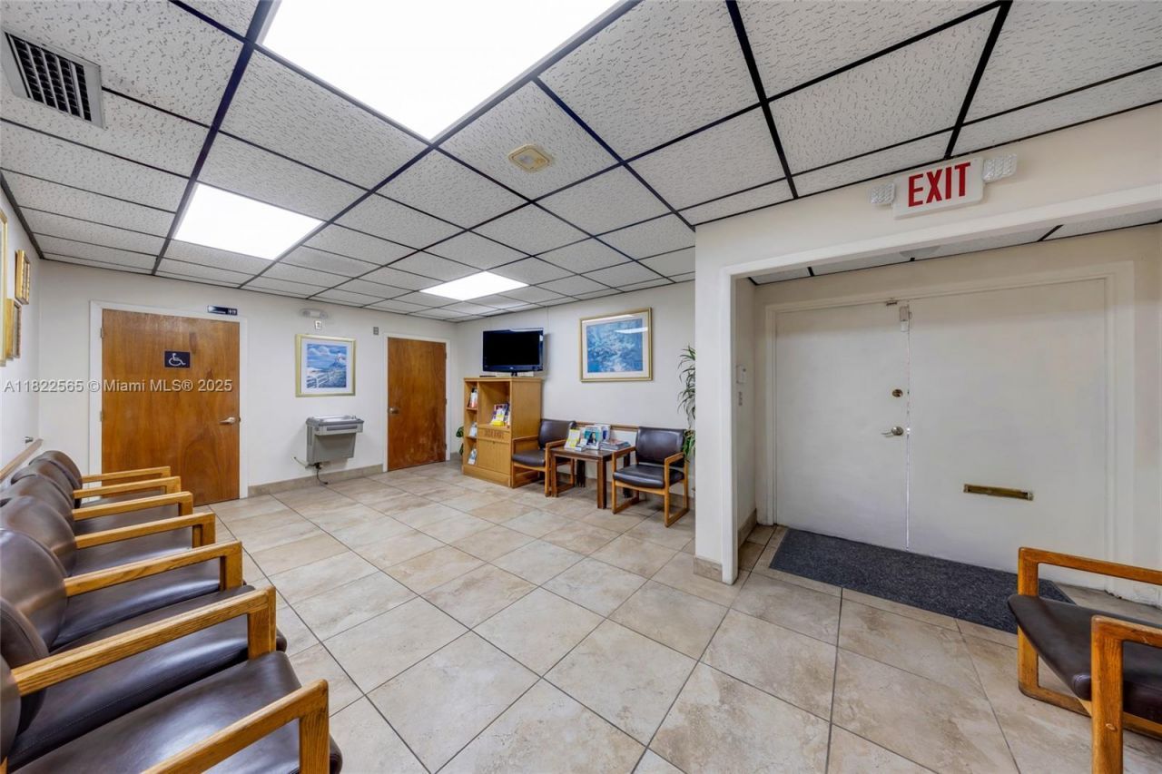 9765 SW 184th St, Palmetto Bay, FL 33157 Photo