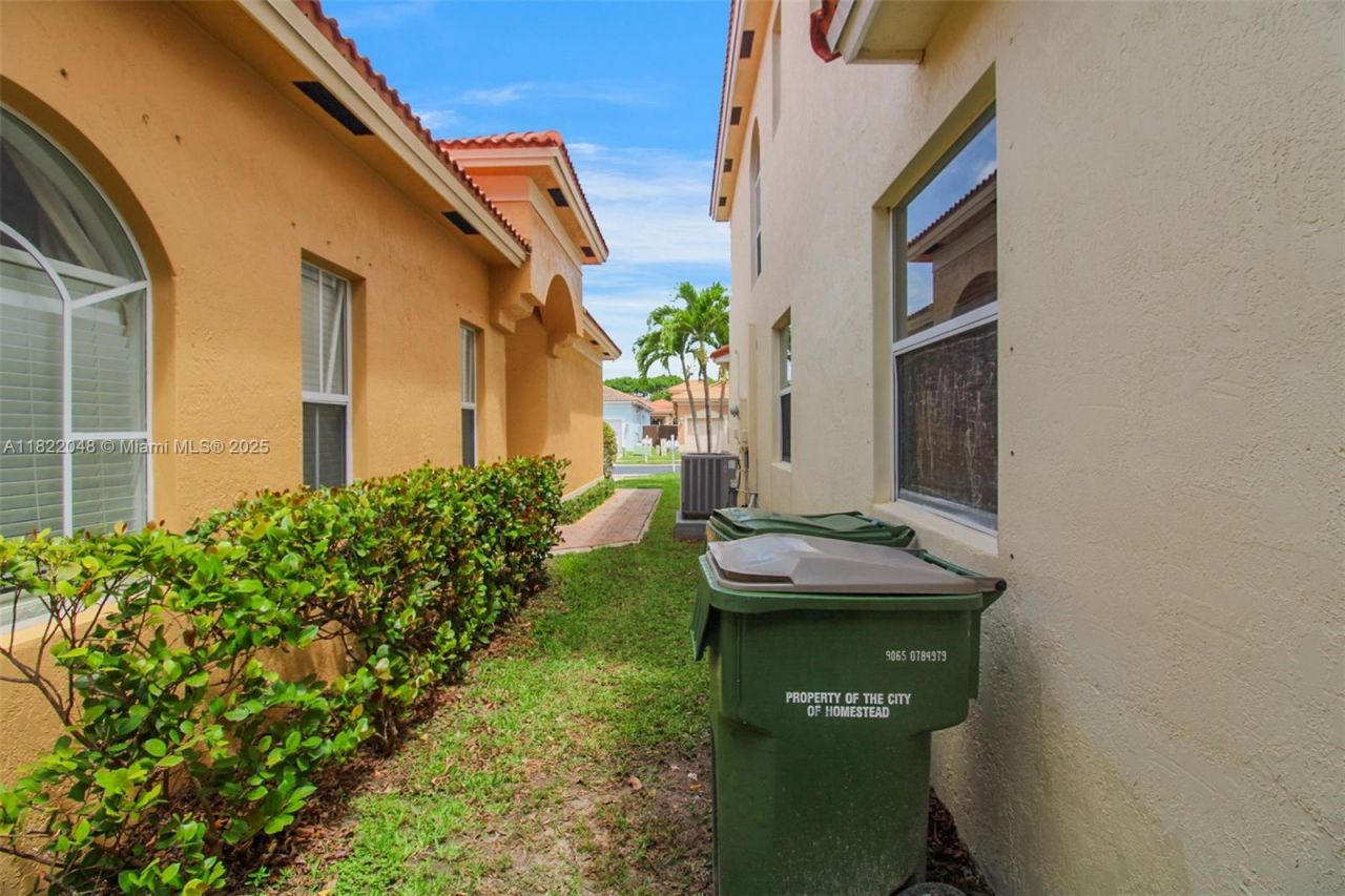 2131 NE 37th Rd, Homestead, FL 33033 Photo