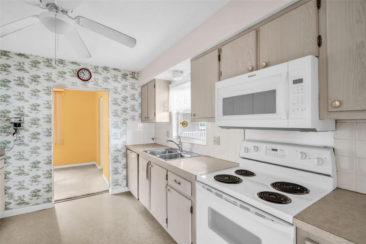 5720 13th Avenue N, Unit 207B, Saint Petersburg, FL 33710 Photo