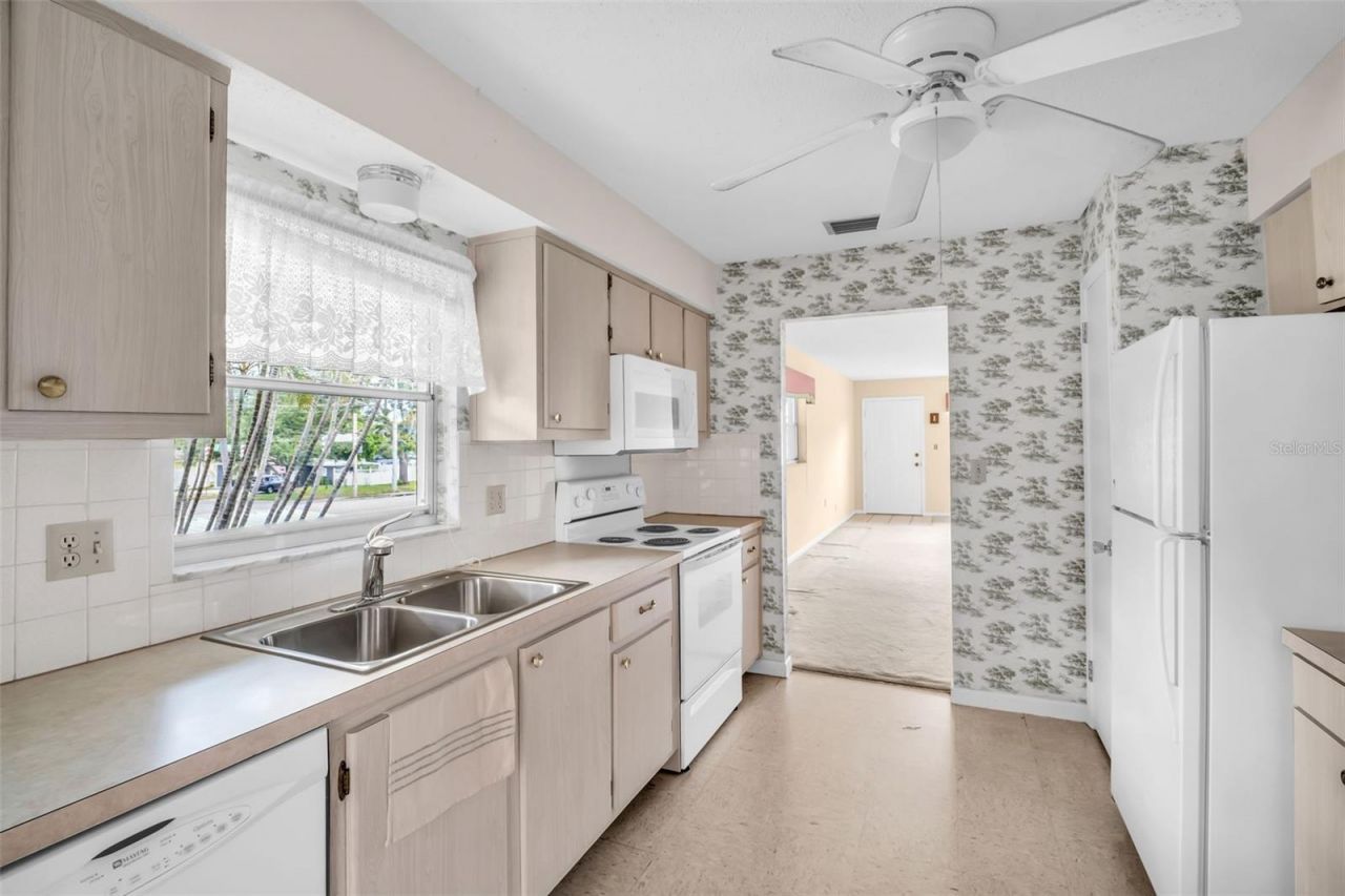 5720 13th Avenue N, Unit 207B, Saint Petersburg, FL 33710 Photo