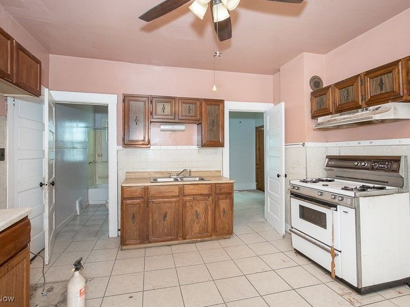 627 E 126th Street, Cleveland, OH 44108 Photo 10