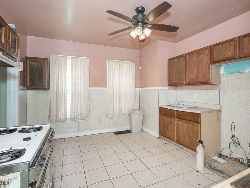 627 E 126th Street, Cleveland, OH 44108 Photo 11