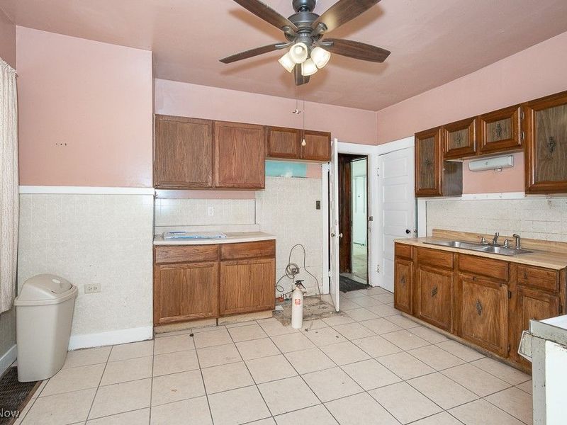 627 E 126th Street, Cleveland, OH 44108 Photo 9