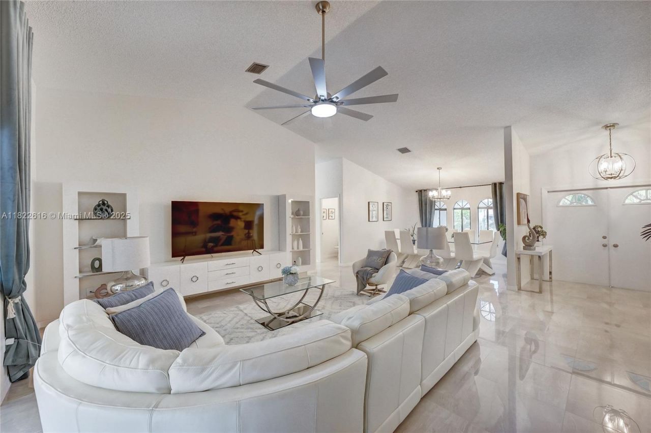 2530 Riviera Dr, Delray Beach, FL 33445 Photo