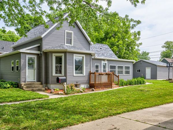 1229 9th Street, Nevada, IA 50201