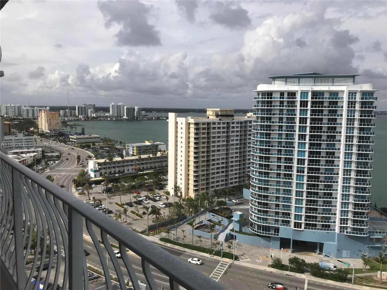 7601 E Treasure Dr, Unit 2114, North Bay Village, FL 33141 Photo